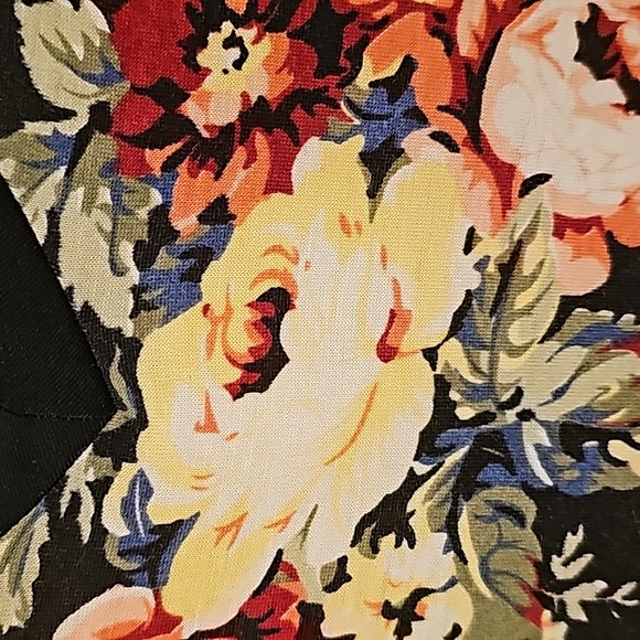 Womans Grace & Emma Peek A Boo Shoulder Floral Tunic Top. Size Large. - Picture 5 of 7